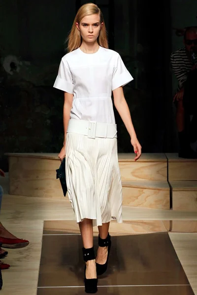 Look 15